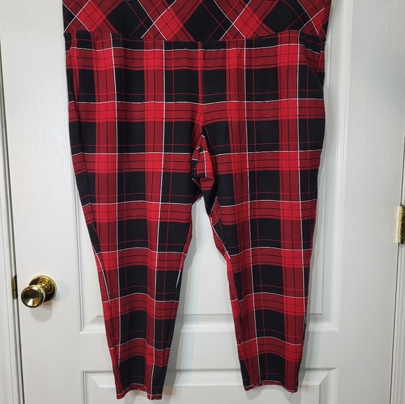 Torrid Premium Ponte stretch Pull-on Pixie Pant - Picture 3 of 9